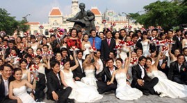 Lễ cưới tập thể ở thành phố Hồ Chí Minh tôn vinh nét đẹp văn hóa Việt - ảnh 1